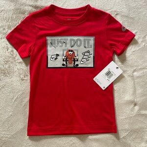 NEW! NIKE BASKETBALL RED T-SHIRT. SIZE 4. BOYS.